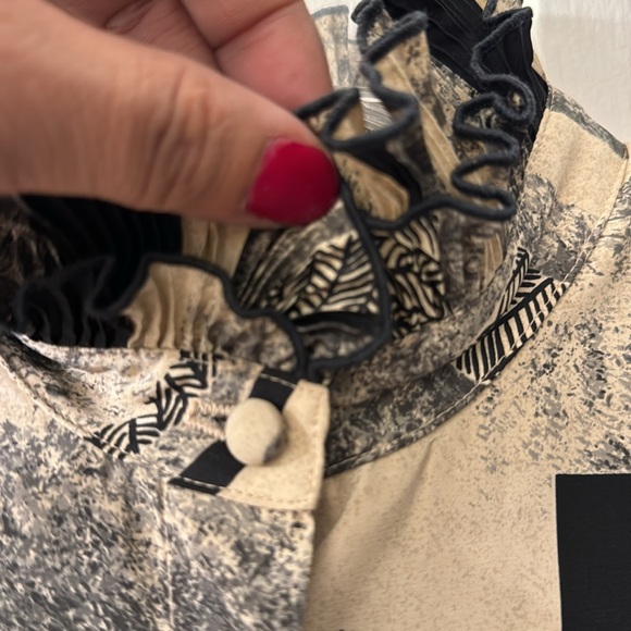 Vintage 1970 ruffle neck cream and black pussybow Longsleeve blouse size 12 - Picture 7 of 10